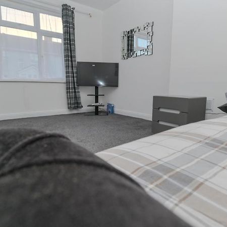 The House Apartment บาร์คกิ้ง ภายนอก รูปภาพ